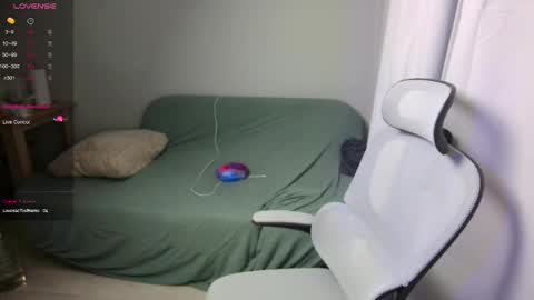 Snapshot of leonkissboy chatting on 02.11.26 leonkissboy online show from 02.11.26