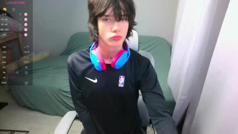 Snapshot of leonkissboy chatting on 03.03.26 leonkissboy online show from 03.03.26