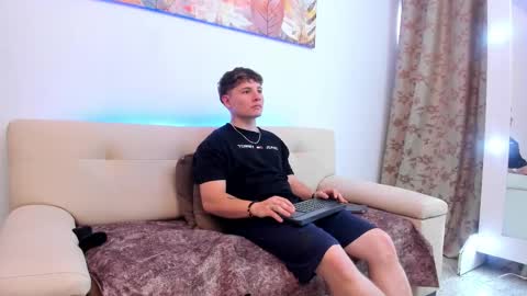Snapshot of leoo_miller chatting on 10.07.25 Leo online show from 10.07.25