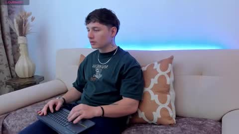 Snapshot of leoo_miller chatting on 10.17.25 Leo online show from 10.17.25