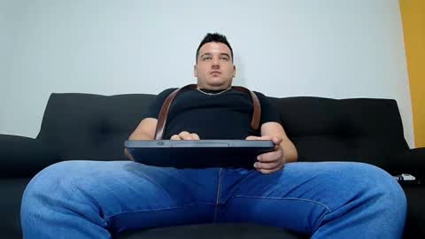 leoreem_ online show from 11.06.25