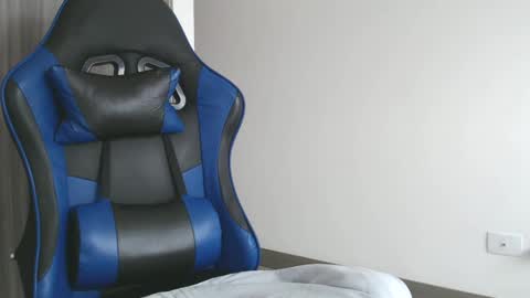 leostorm25 online show from 10.11.25