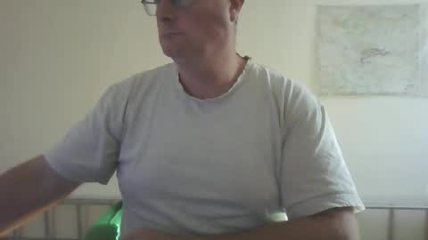 Snapshot of lerase40 chatting on 11.17.25 homquisgode online show from 11.17.25