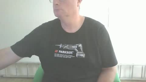 Snapshot of lerase40 chatting on 11.18.25 homquisgode online show from 11.18.25