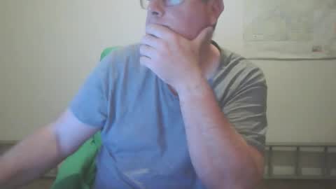 Snapshot of lerase40 chatting on 11.23.25 homquisgode online show from 11.23.25