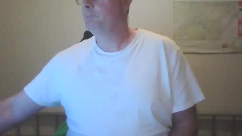 Snapshot of lerase40 chatting on 11.24.25 homquisgode online show from 11.24.25