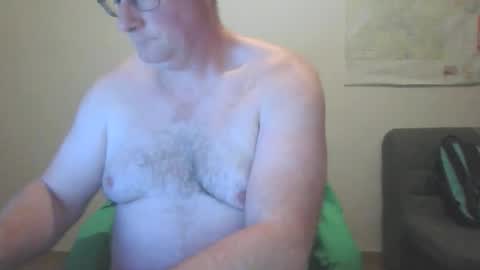 Snapshot of lerase40 chatting on 12.04.25 homquisgode online show from 12.04.25