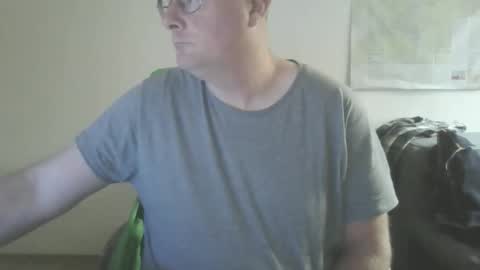 Snapshot of lerase40 chatting on 12.14.25 homquisgode online show from 12.14.25