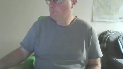 Snapshot of lerase40 chatting on 12.16.25 homquisgode online show from 12.16.25