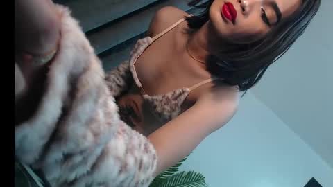 Snapshot of lesi_trisha chatting on 02.27.25 Trisha18 online show from 02.27.25