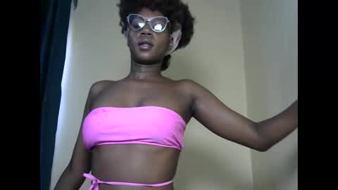 Snapshot of leslie_bebby2 chatting on 03.08.25 leslie online show from 03.08.25