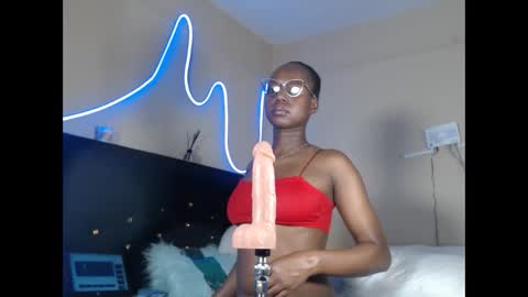 Snapshot of leslie_bebby2 chatting on 09.21.25 leslie online show from 09.21.25