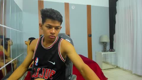 Snapshot of leslieanddrako chatting on 02.27.25 L E S L E Y AND D R A K O online show from 02.27.25