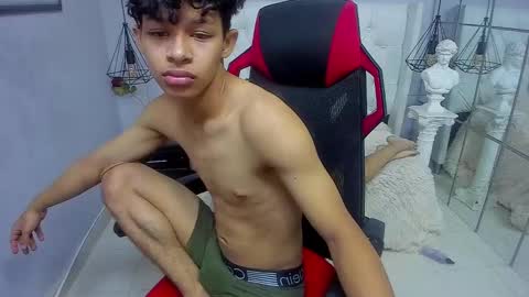 Snapshot of leslieanddrako chatting on 10.07.25 L E S L E Y AND D R A K O online show from 10.07.25