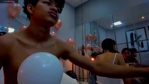 Snapshot of leslieanddrako chatting on 10.14.25 L E S L E Y AND D R A K O online show from 10.14.25