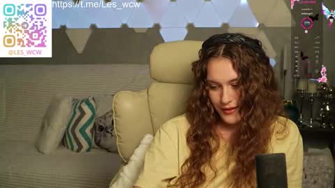 Snapshot of lesliekorfs chatting on 11.28.25 LeslieKorfs online show from 11.28.25