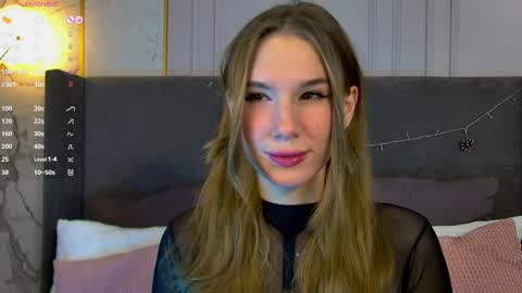 Snapshot of lesliemines chatting on 01.08.25 Leslie online show from 01.08.25