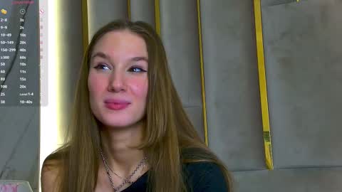 Snapshot of lesliemines chatting on 02.14.25 Leslie online show from 02.14.25