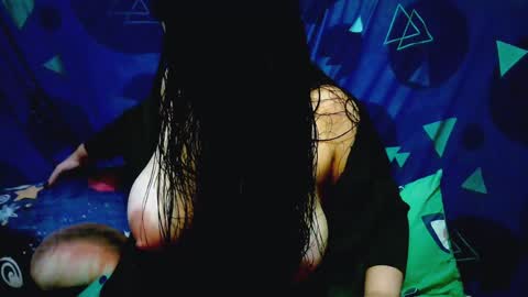 Snapshot of leslymoon90 chatting on 12.19.24 Lesly moon online show from 12.19.24