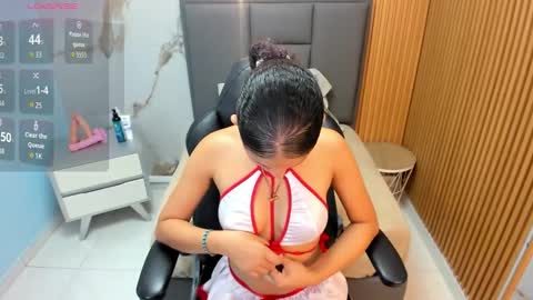 Snapshot of leslysimpson chatting on 02.12.26 online show from 02.12.26