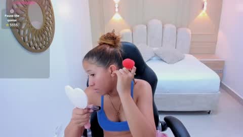 Snapshot of leslysimpson chatting on 06.27.26 online show from 06.27.26