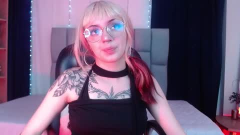 Snapshot of lessboobs_gh chatting on 02.02.25 Less  online show from 02.02.25