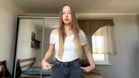 Snapshot of lessiebreidel chatting on 04.16.26 Leslie online show from 04.16.26