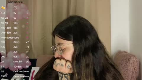 Snapshot of lessliee chatting on 04.27.26 lessliee online show from 04.27.26