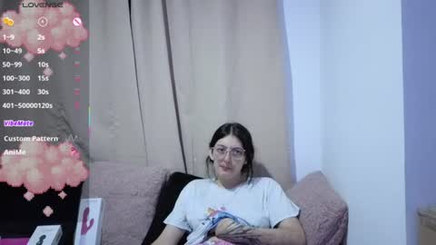 Snapshot of lessliee chatting on 06.28.26 lessliee online show from 06.28.26
