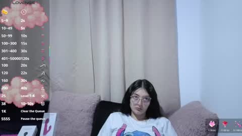 Snapshot of lessliee chatting on 07.04.26 lessliee online show from 07.04.26