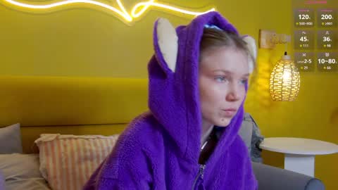 Snapshot of lessysweety chatting on 05.04.26 Lessy online show from 05.04.26
