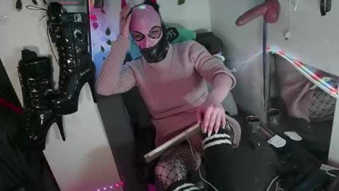 Julian Mask online show from 10.11.25