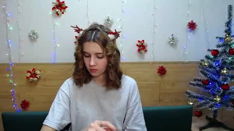 Snapshot of letty_curly chatting on 12.21.24 letty_curly online show from 12.21.24