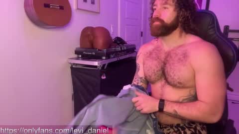 Levi Daniel online show from 11.19.25