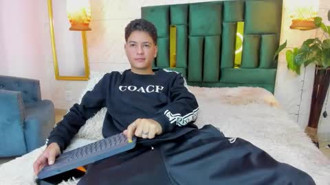 Snapshot of levy_steve chatting on 09.21.25 LevySteven online show from 09.21.25