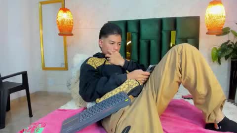 Snapshot of levy_steve chatting on 10.25.25 LevySteven online show from 10.25.25