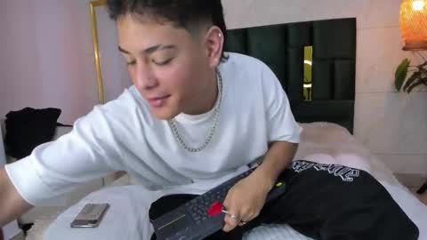 Snapshot of levy_steve chatting on 11.08.25 LevySteven online show from 11.08.25