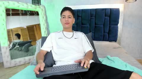 Snapshot of levy_steve chatting on 11.21.25 LevySteven online show from 11.21.25