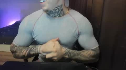 Snapshot of lewis_muscleee chatting on 03.18.26 blablablack online show from 03.18.26