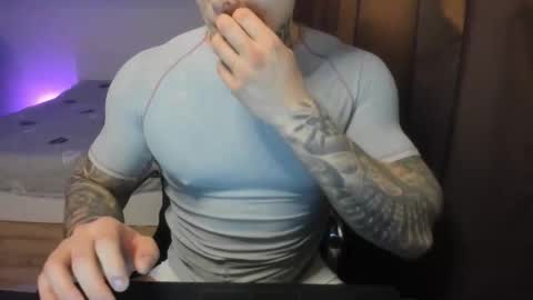 Snapshot of lewis_muscleee chatting on 03.19.26 blablablack online show from 03.19.26