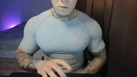 Snapshot of lewis_muscleee chatting on 03.20.26 blablablack online show from 03.20.26