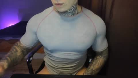 Snapshot of lewis_muscleee chatting on 04.04.26 blablablack online show from 04.04.26