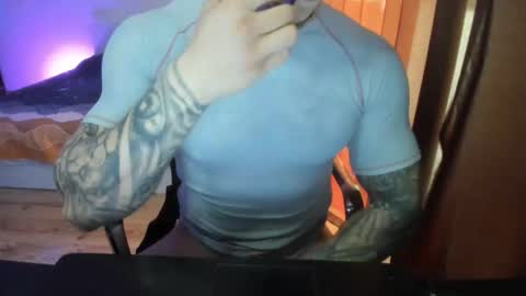 Snapshot of lewis_muscleee chatting on 04.11.26 blablablack online show from 04.11.26