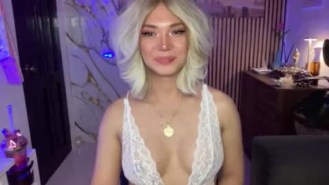 lexiesmith_ online show from 11.20.25