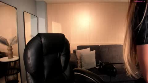 Snapshot of lexiewayne chatting on 10.16.25 Lexie online show from 10.16.25