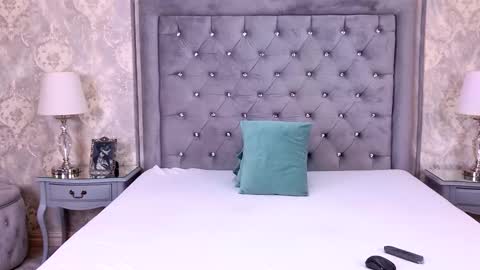 Snapshot of lexiriley chatting on 12.20.25 Lexi Riley online show from 12.20.25