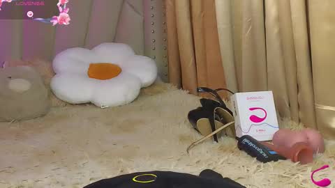 Snapshot of lexisdior chatting on 12.19.25 Naturaly Born Goddess Ms. kendall online show from 12.19.25