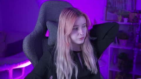 Snapshot of lexiwenford chatting on 12.13.24 Lexi Wenford NO NUDE GODDESS online show from 12.13.24