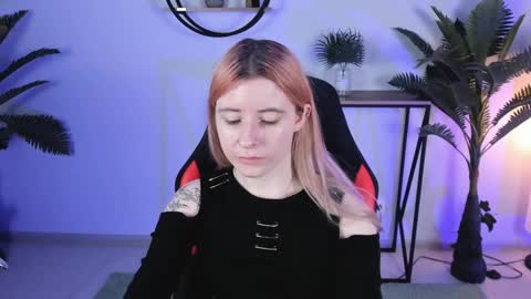 Snapshot of lexiwenford chatting on 12.20.24 Lexi Wenford NO NUDE GODDESS online show from 12.20.24