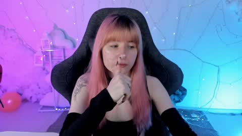 Snapshot of lexiwenford chatting on 02.04.25 Lexi Wenford NO NUDE GODDESS online show from 02.04.25